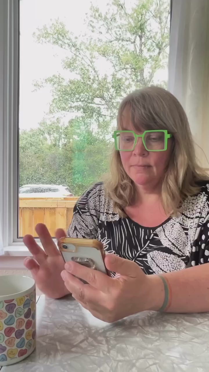 A 49 second video that advertises the crocheted Arthur pattern, showing off the full results of the pattern. 