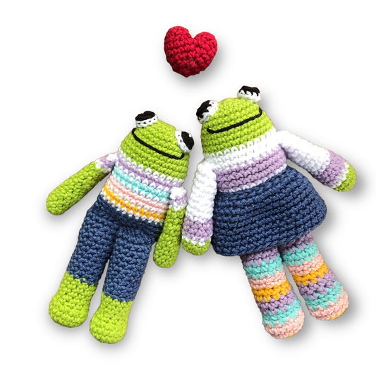 PATTERN: Crochet Love Frogs and Heart